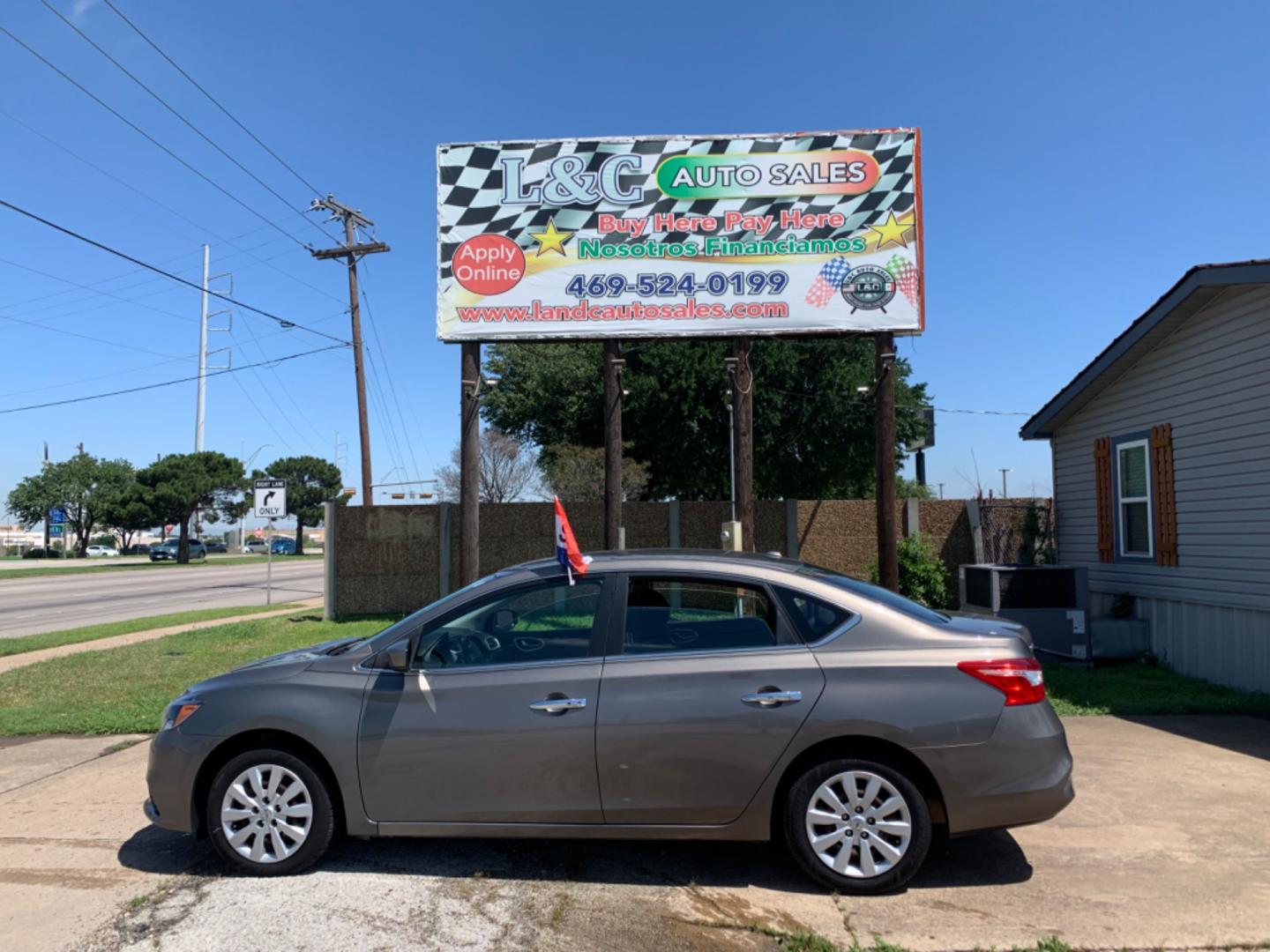 2016 Gray /gray Nissan Sentra SV (3N1AB7AP0GL) , AUTOMATIC transmission, located at 1830 North Belt Line Road, Irving, TX, 75061, (469) 524-0199, 32.834373, -96.993584 - Photo#0